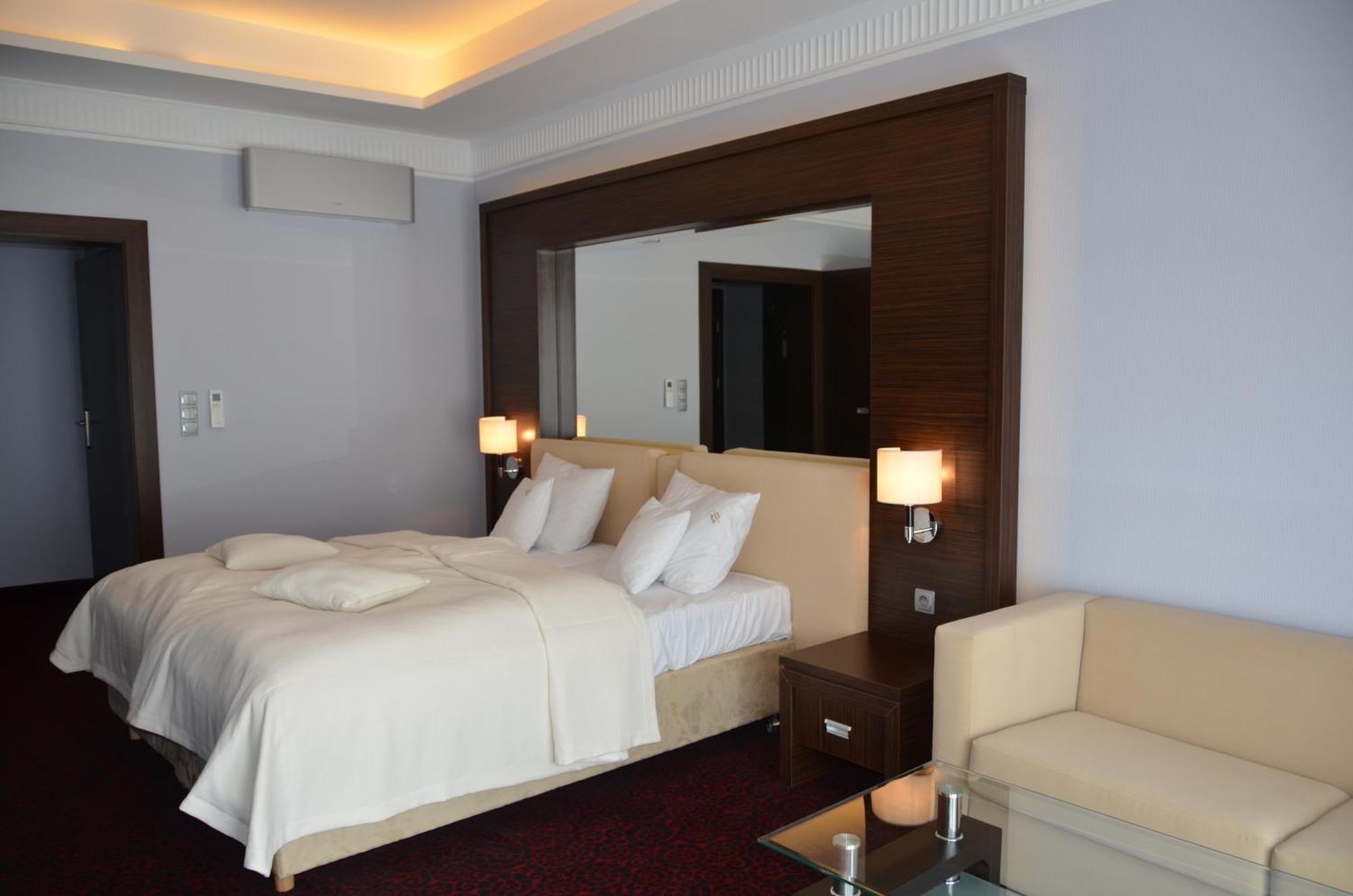 Hotel Falko Rumia Exterior photo